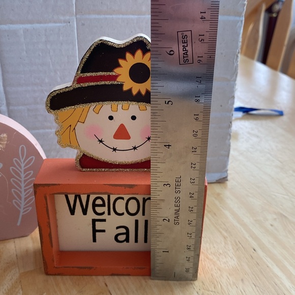 Harvest decor set 3 wooden fall decorations. Pumpkin & scarecrows. Halloween NWT - Picture 5 of 8